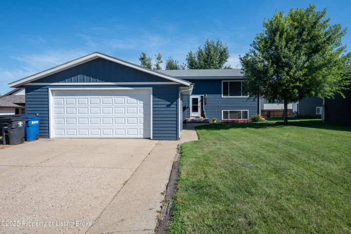 978 24th Street W  Dickinson ND 58601 photo