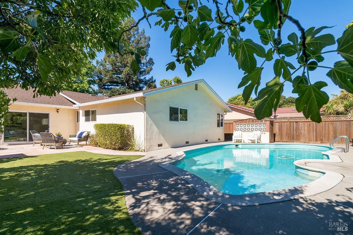 Property Photo:  88 Elena Circle  CA 94903 