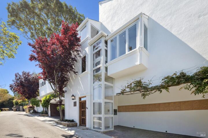 Property Photo:  84 Eastview Avenue  CA 94920 