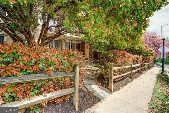 Property Photo:  5009 7th Road S T1  VA 22204 