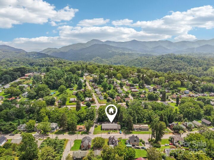 Property Photo: 430 N Main Street NC 28716