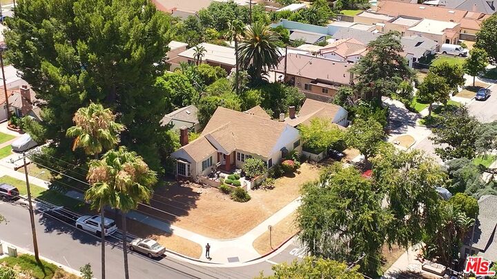 Property Photo: 1722 Bel Aire Dr CA 91201