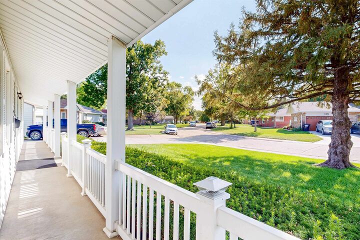 Property Photo:  129 E Parkway  NE 68601