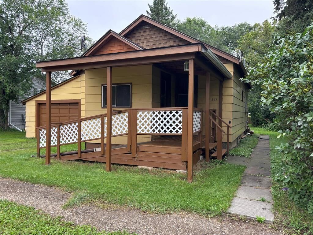 Property Photo:  313 Fourth Street South  MB R0K 0C0 