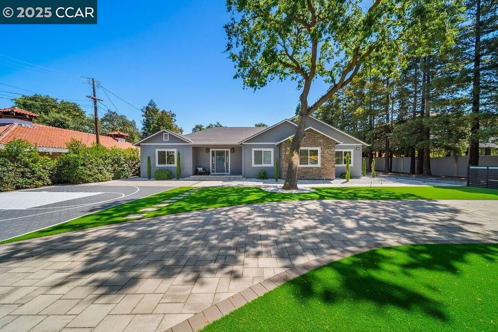 Property Photo: 100 Alderwood Rd CA 94598