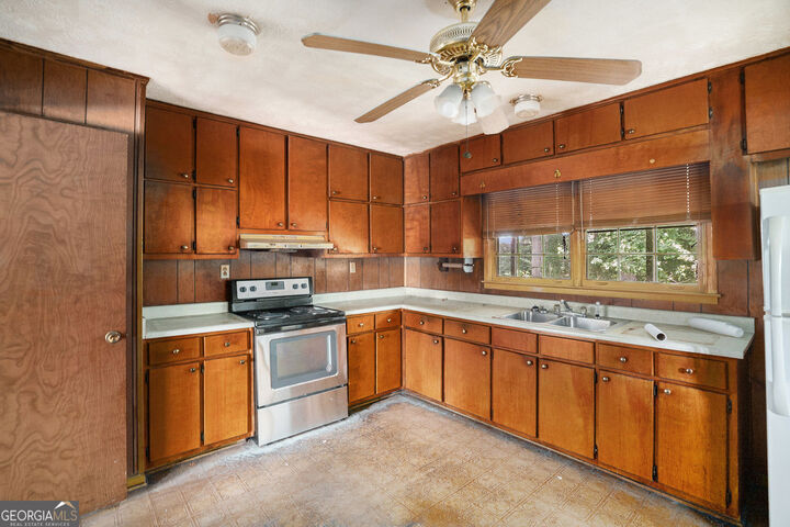 Property Photo: 158 Grant Street GA 30213