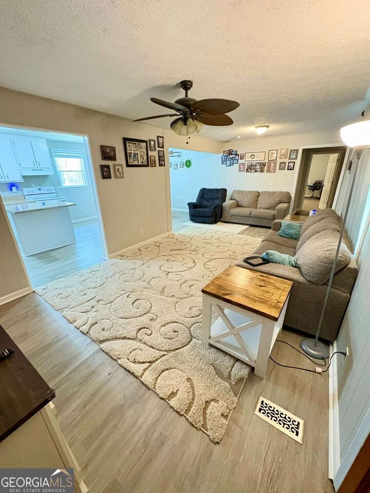 Property Photo:  260 Oak Circle  GA 30646 