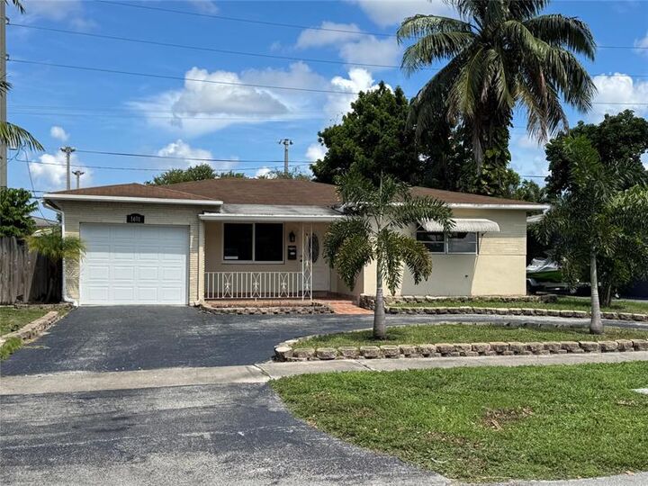 Property Photo:  1401 N 31st Rd  FL 33021 