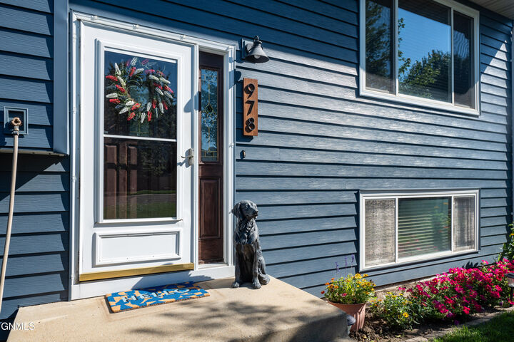 Property Photo: 978 24th Street W ND 58601