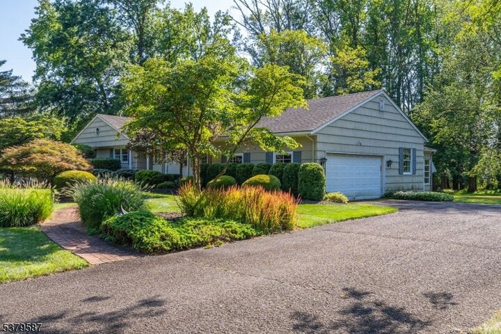 Property Photo: 1701 Mohawk Ln NJ 07076