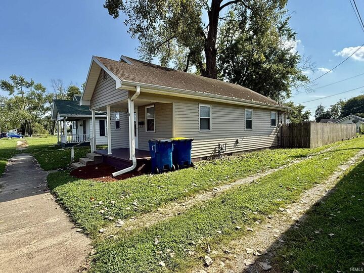 Property Photo:  1417 College Avenue  IN 47591 
