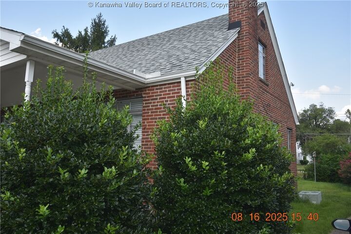 Property Photo:  1527 Powell Court  WV 25701 