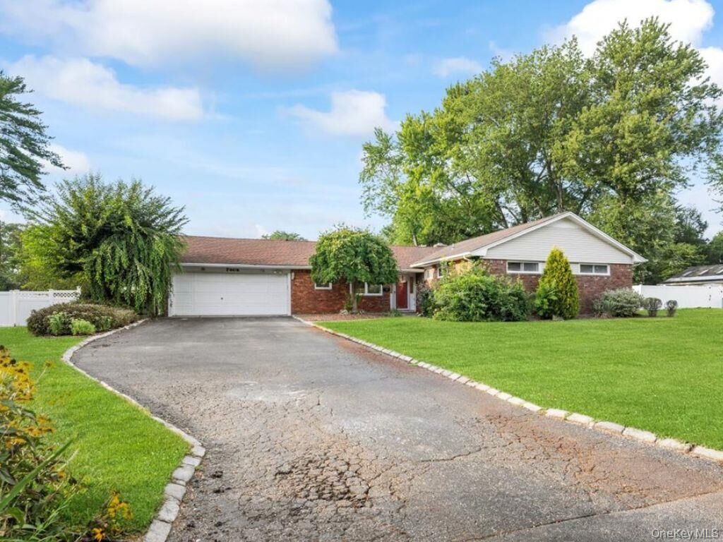 Property Photo:  4 Marshmallow Drive  NY 11725 