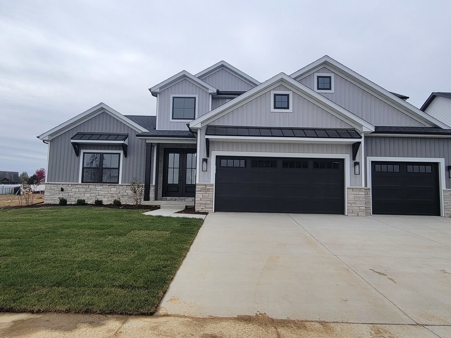 Property Photo:  1009 Mount Carmel Road  IL 61705