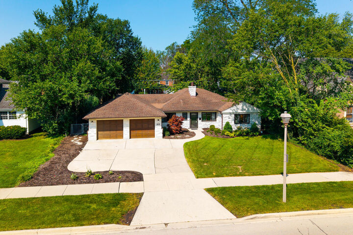 Property Photo:  404 S York Street  IL 60126 