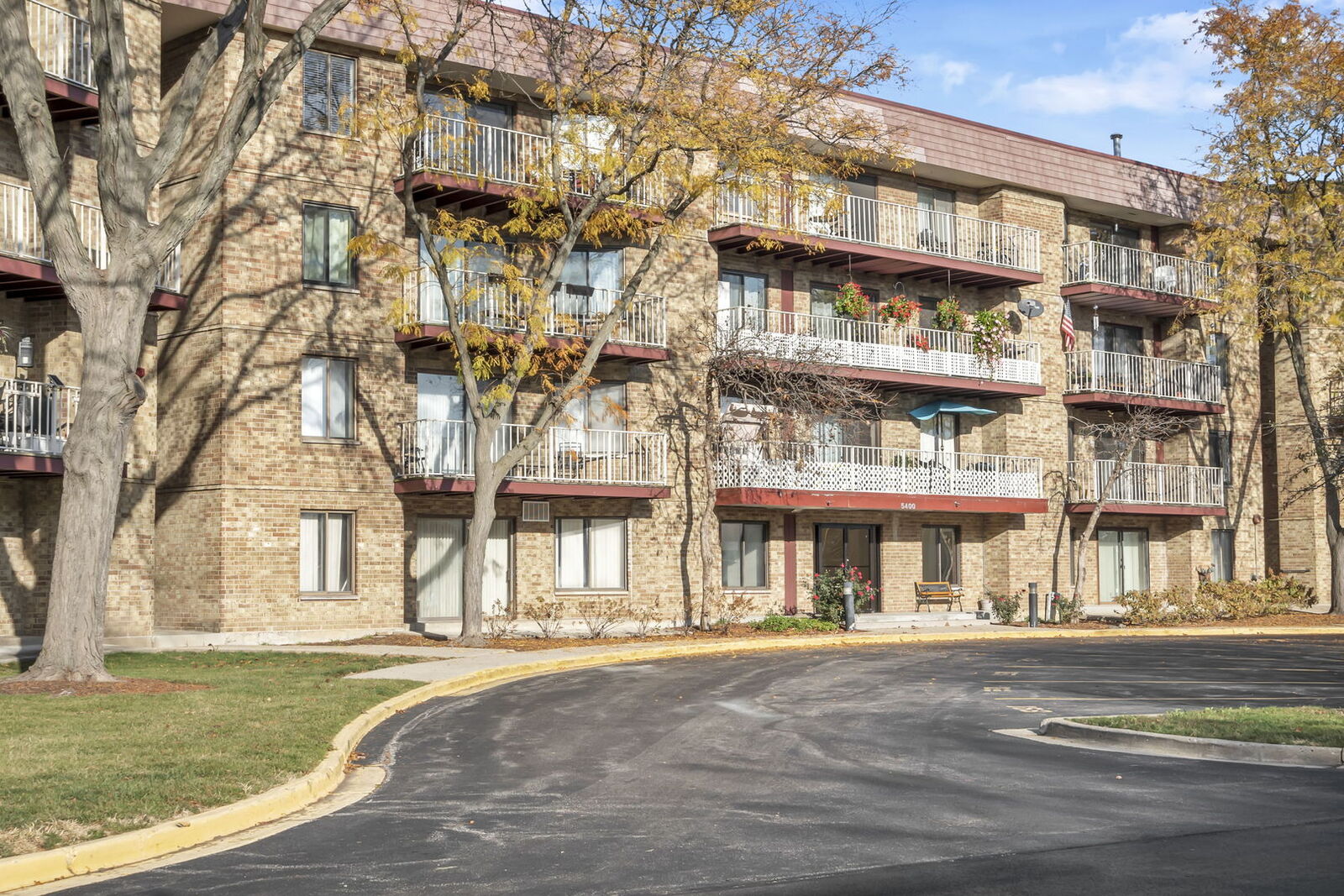 Property Photo: 5400 Astor Lane 212 IL 60008