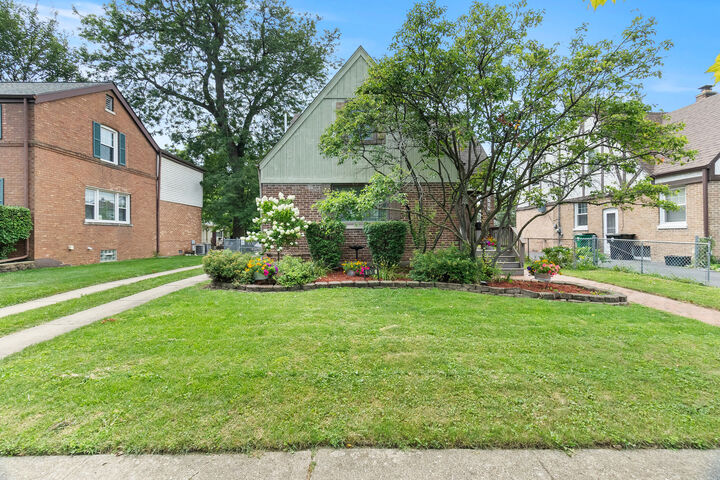 Property Photo: 1516 Heidorn Avenue IL 60154