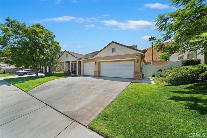 Property Photo: 1129 Shady Creek Drive CA 92407