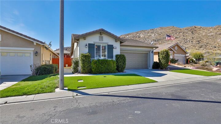 Property Photo: 215 Furyk Way CA 92545