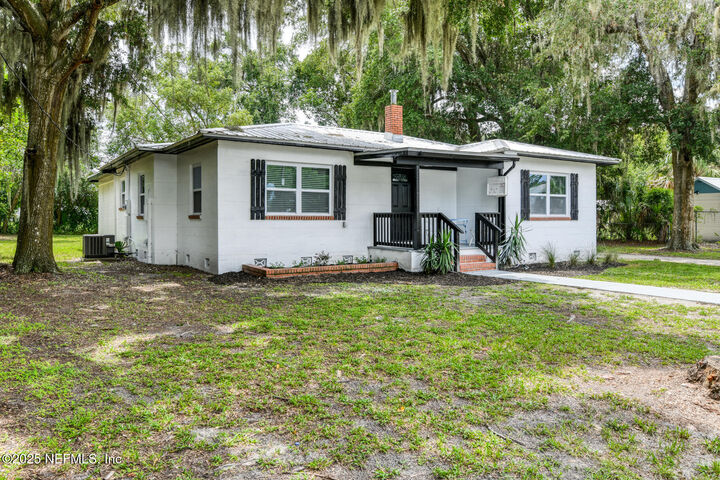 Property Photo:  2405 President Street  FL 32177 