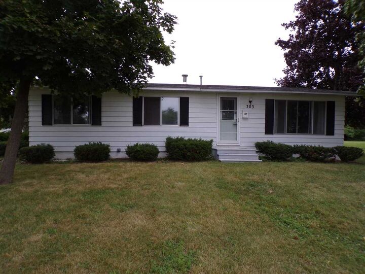 303 S C  Cheboygan MI 49721 photo
