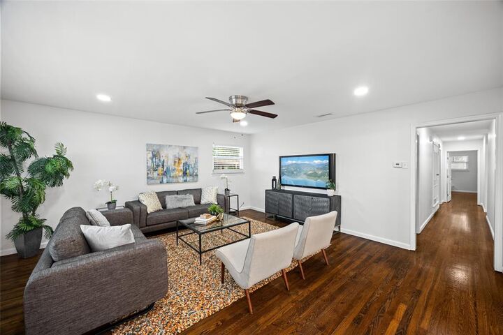 Property Photo: 7024 Irongate Lane TX 75214