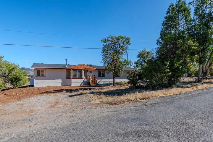 Property Photo:  6527 Tolo Road  OR 97502 