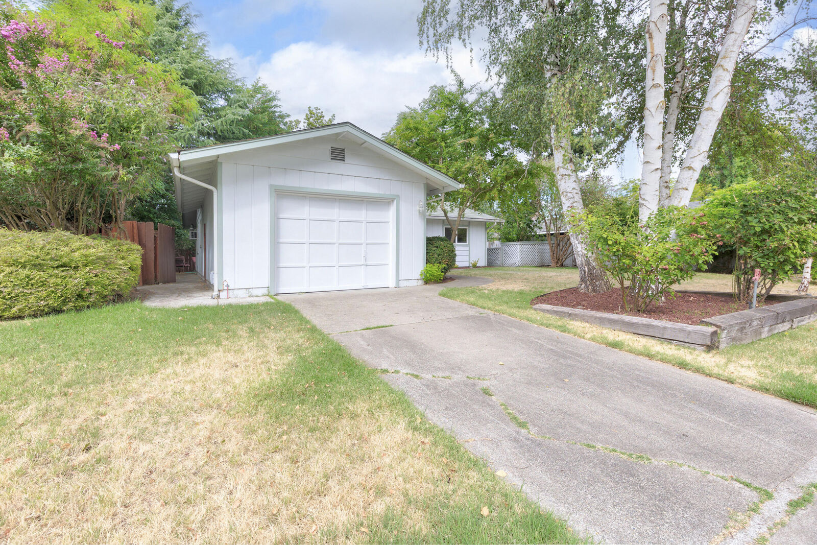 Property Photo: 1202 SW Viola Drive OR 97526