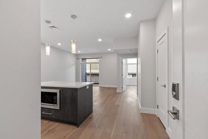 Property Photo: 124 Highland Ave 403 MA 02143
