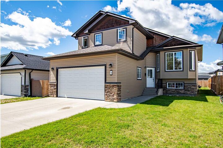 38 Woodbine Avenue NW  Blackfalds AB T4M 0J4 photo