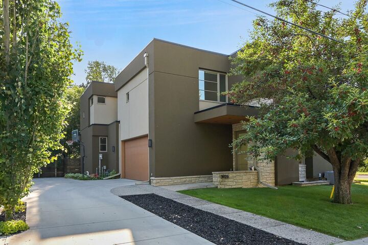 3926 9 Street SW  Calgary AB T2T 3E2 photo