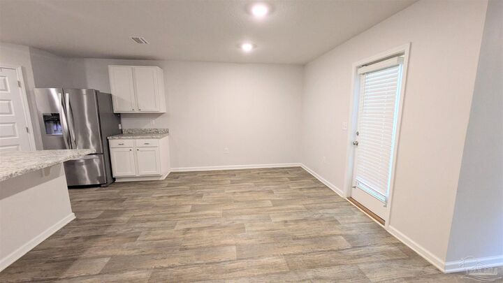 Property Photo: 10557 Queens Gate Cir FL 32506