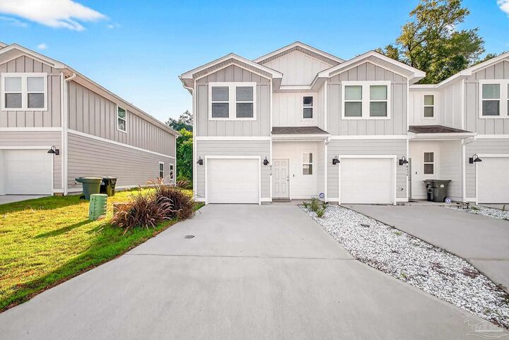 Property Photo: 8430 Bluejack Dr FL 32514
