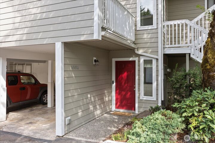 Property Photo:  10016 NE 124th Place 108  WA 98034 
