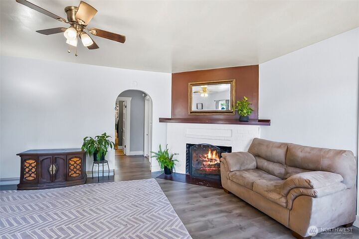 Property Photo:  3503  Rockefeller Avenue  WA 98201 