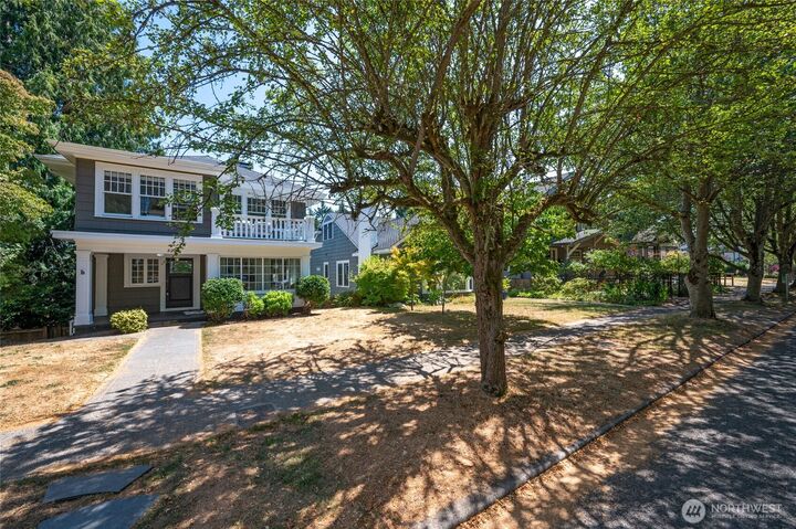 Property Photo:  5220  18th Avenue NE  WA 98105 