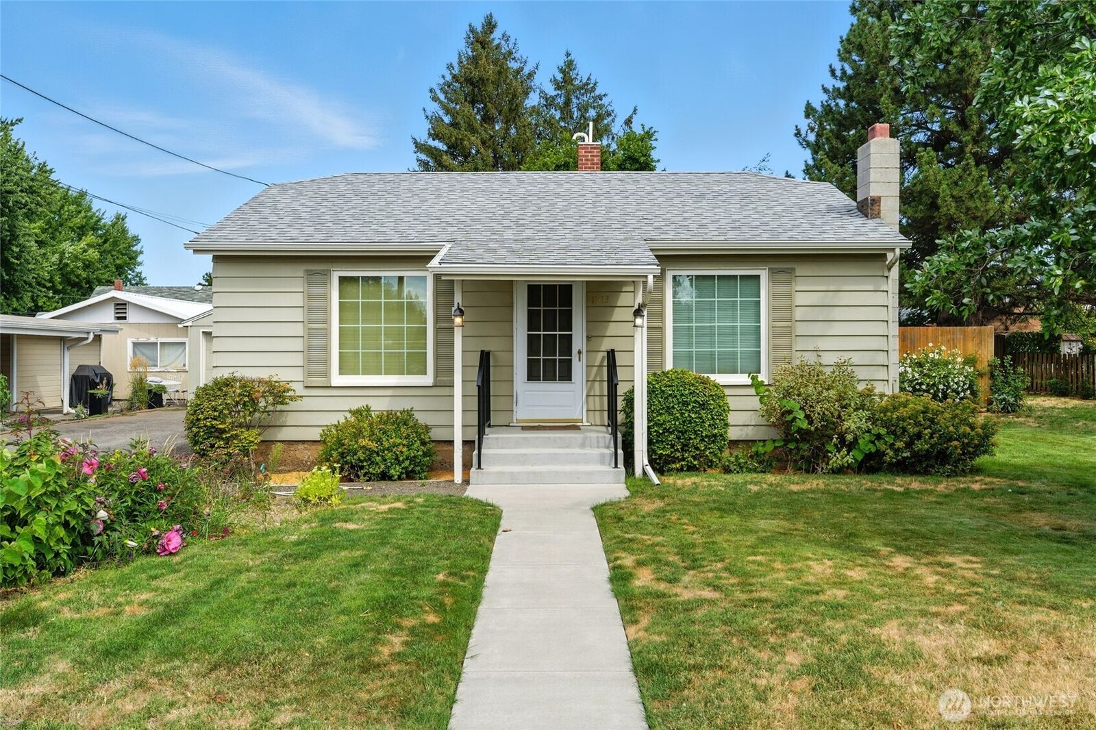 Property Photo:  1913  Pleasant Street  WA 99362 