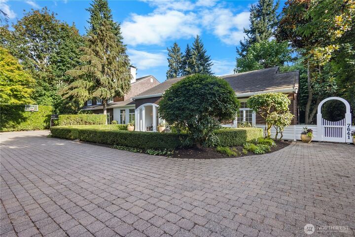 Property Photo:  7641 NE 12th Street  WA 98039 