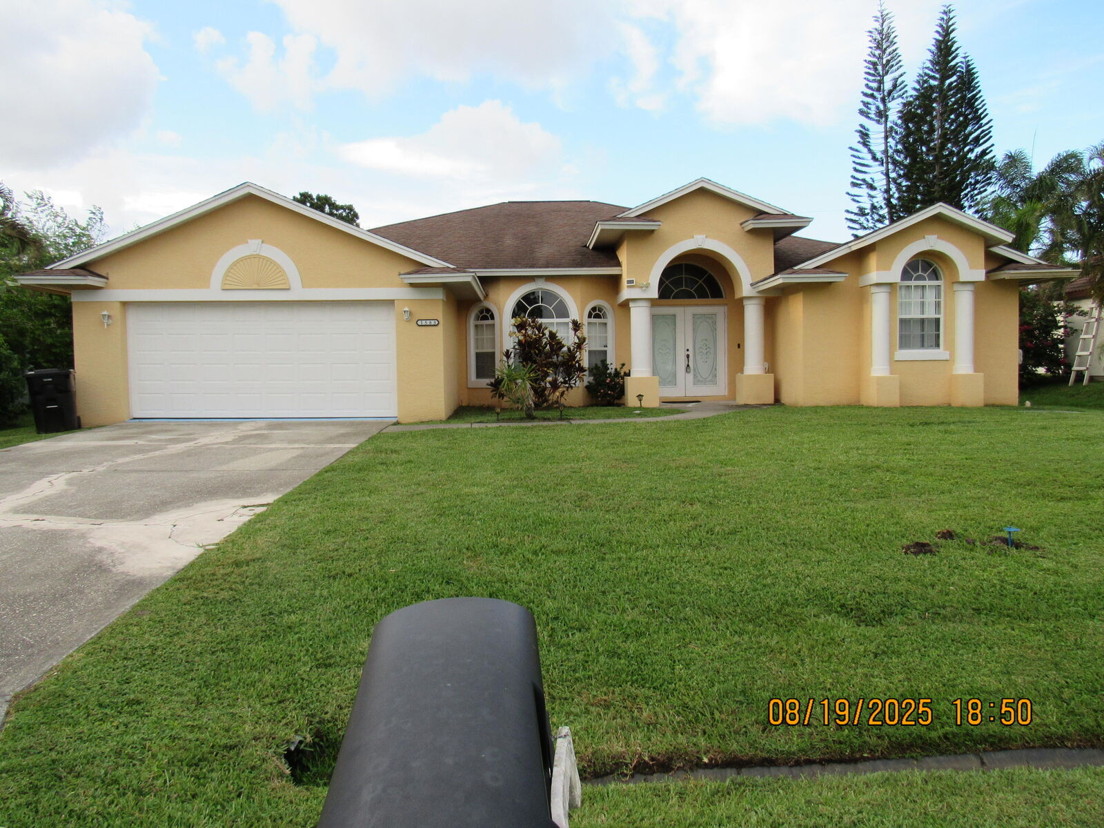 Property Photo:  1583 SW Silver Lane  FL 34953