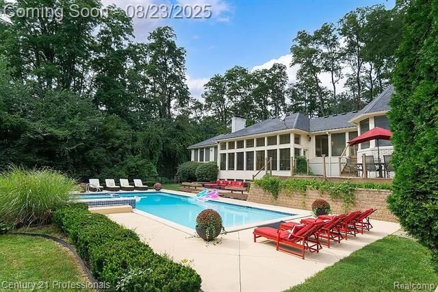 Property Photo:  4225 Village Court  MI 48323 