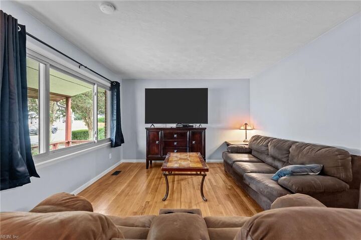 Property Photo: 547 Greenbriar Ave VA 23661