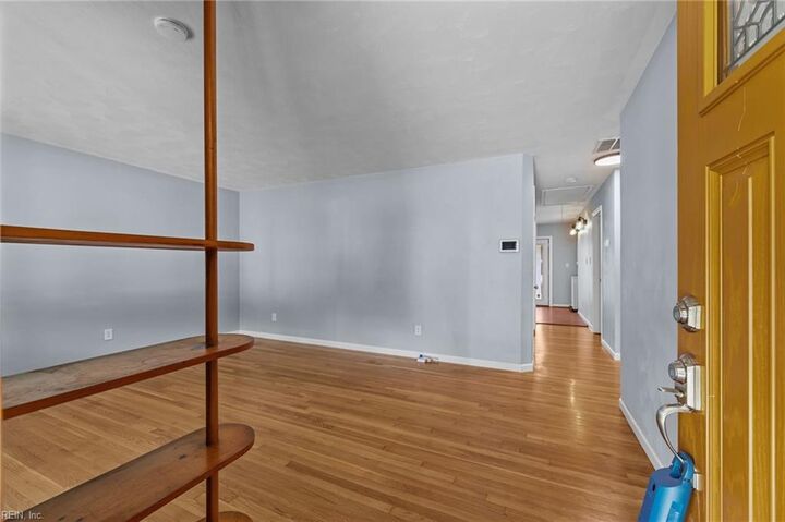Property Photo: 547 Greenbriar Ave VA 23661