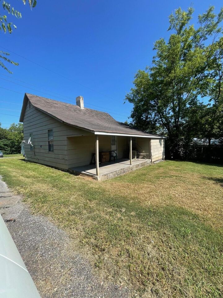 Property Photo:  993 King Edward Avenue SE  TN 37311 