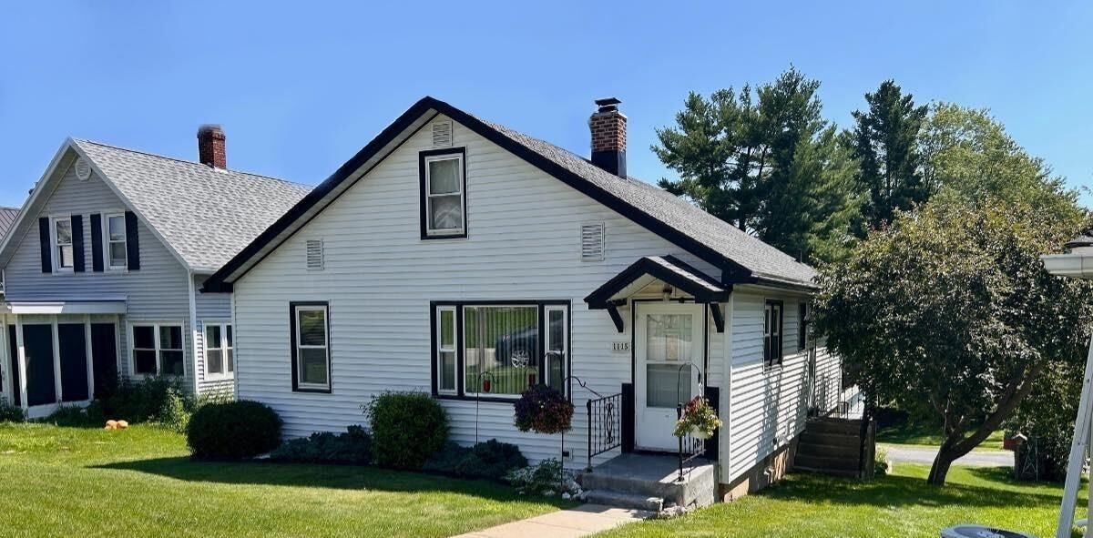 Property Photo: 1115 Nachreiner Avenue WI 53577