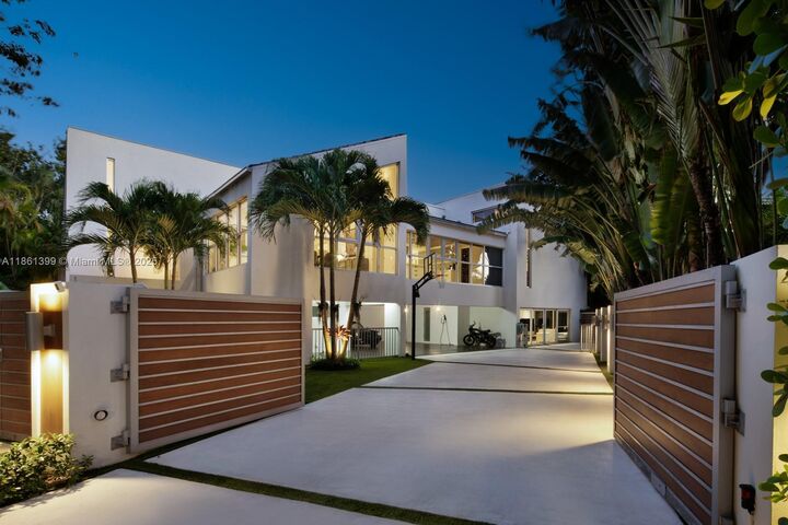 144 N Prospect Dr  Coral Gables FL 33133 photo