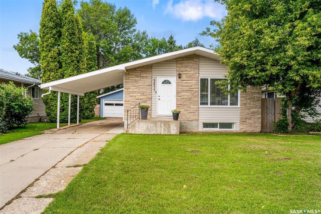 Property Photo: 3077 6th Avenue W SK S6V 5L7