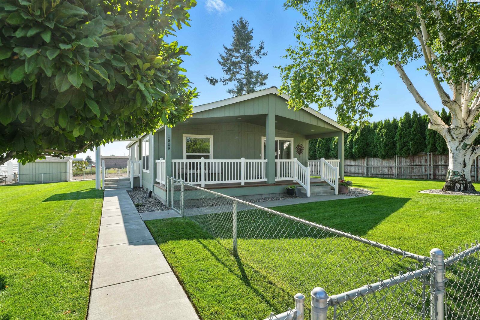 Property Photo:  1809 Huntington  WA 99337 