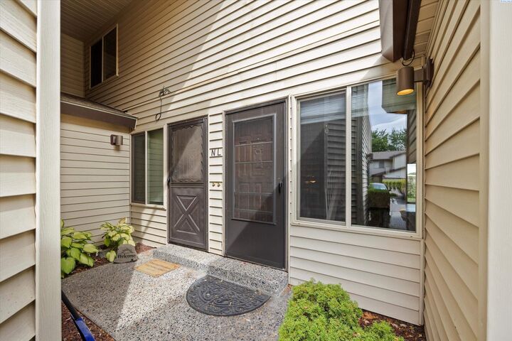 Property Photo: 560 Spengler Street-Unit L WA 99354