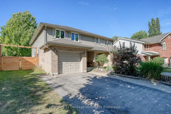 Property Photo: 5 Mohican Drive ON N4T 1H4