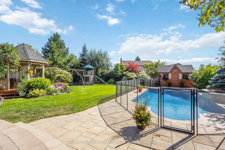 Property Photo:  70 Canadian Oaks Drive  ON L1N 7G6 